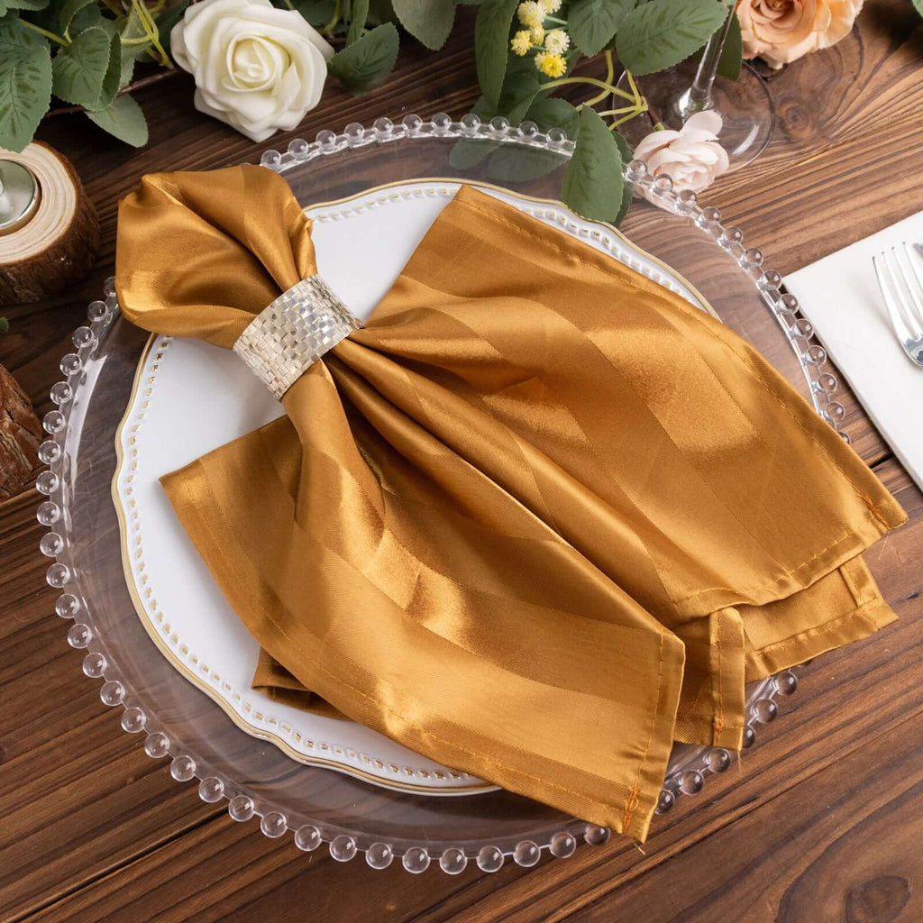 http://www.efavormart.com/cdn/shop/files/wrinkle-free-reusable-dinner-napkins_1024x1024.jpg?v=1694487178