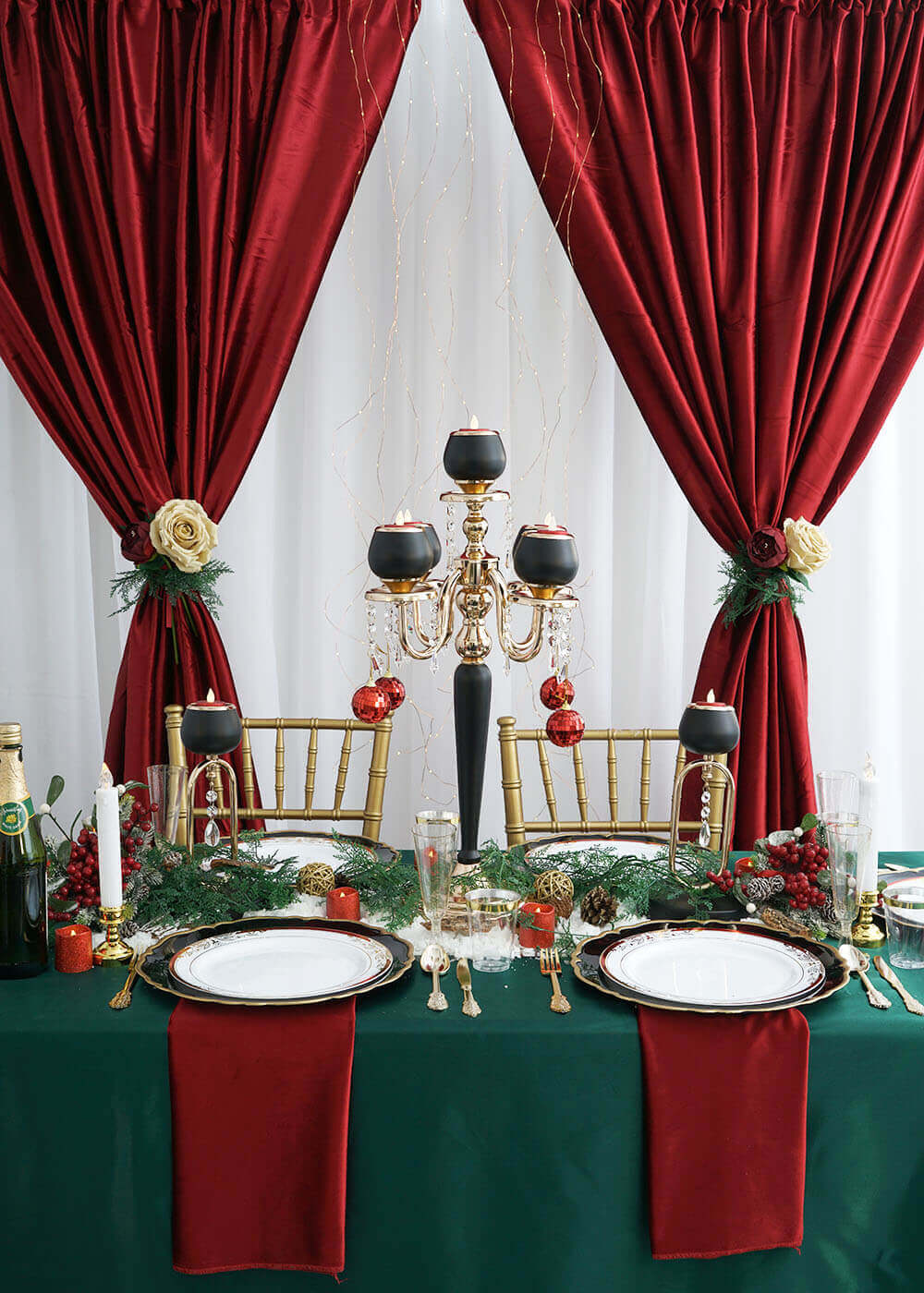 A Swoon-Worthy Christmas Table Setup to Spread Cheer & Joy
