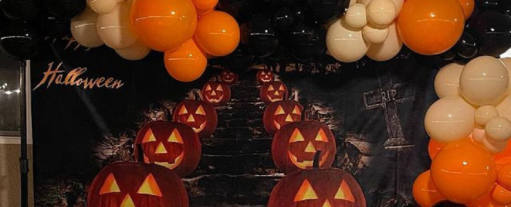 Conjur Up The Spooky Spirit With These Halloween Party Decorations