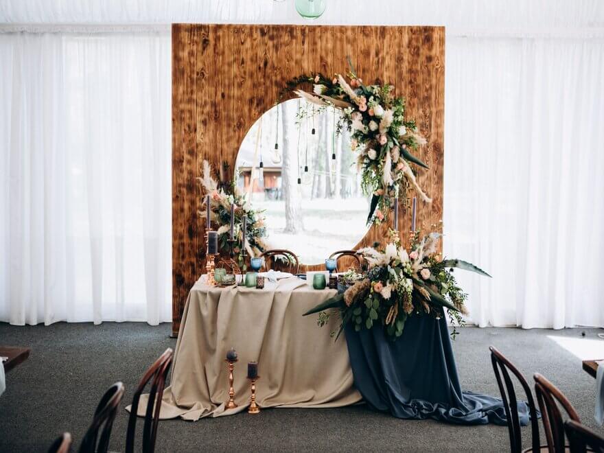 Five Dreamy Rustic Weddings Theme Ideas
