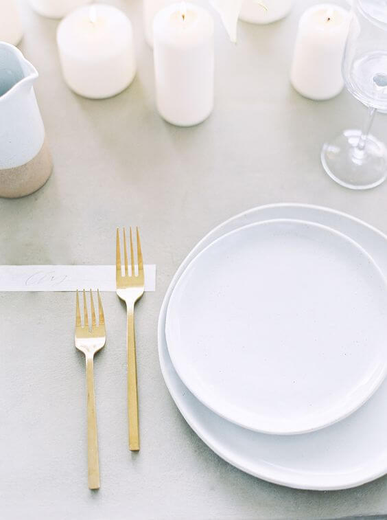 Four Tricks to Assemble a Minimalist Table Setting