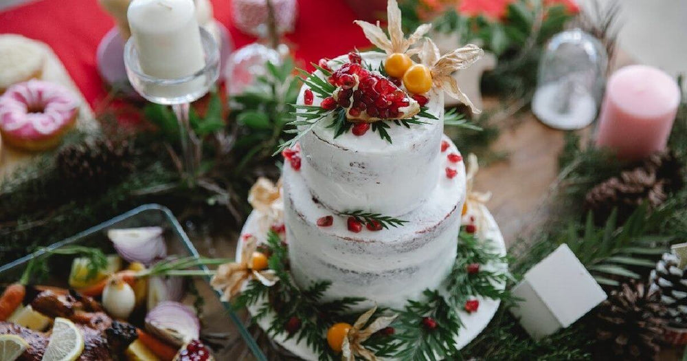 5 Christmas Cake Stand Delights for the Holidays