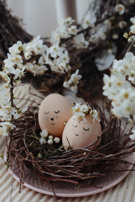 Hop Into Spring With Our Chic Easter Table Decor Ideas!