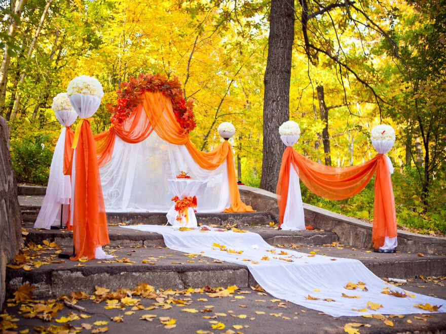 How Do You Attach Tulle To a Wedding Arch?