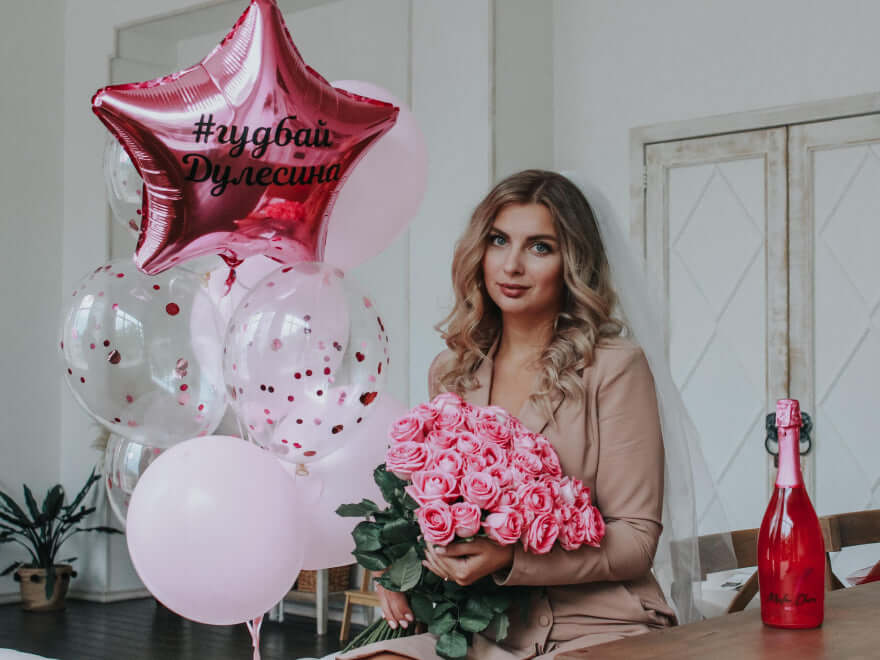 How Do You Decorate A Bridal Shower With Balloons?