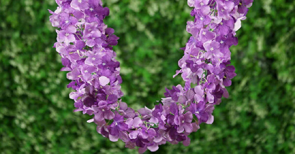 How Do You Hang Garlands?