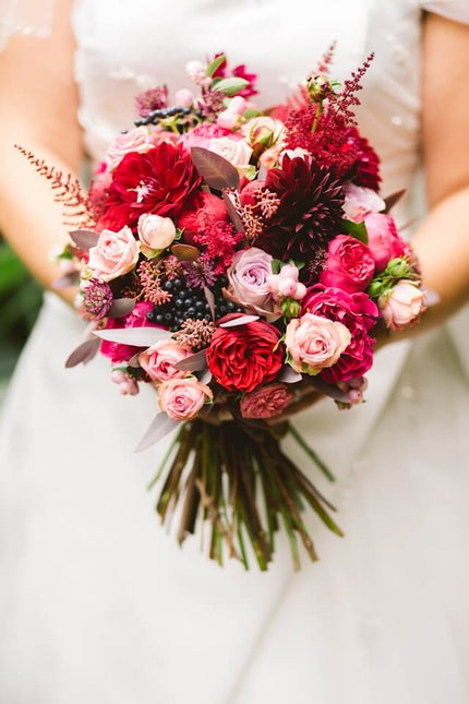 Monochromatic Wedding Flowers Guide