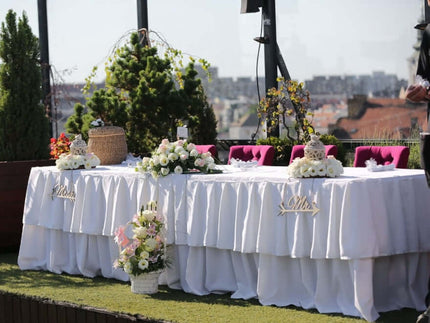 Should Tablecloths Touch The Floor?