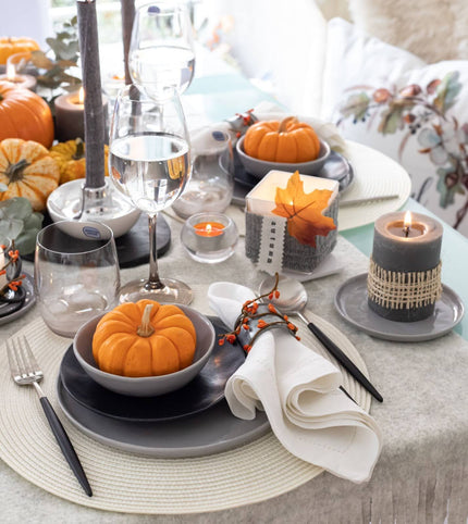 Thanksgiving Table Decor with Earthy Tones: A Guide to Mixing Deep Reds, Golds, and Natural Textures