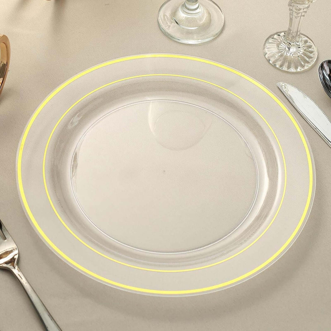 10 Pack | 10inch Très Chic Gold Rim Clear Plastic Dinner Plates, Disposable Party Plates