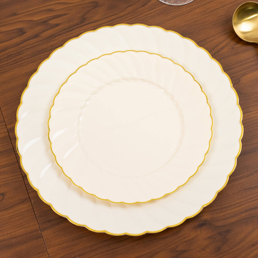 10 Pack Ivory / Gold Flair Rim Plastic Dessert Appetizer Plates, Round Disposable Salad Plates 7.5"