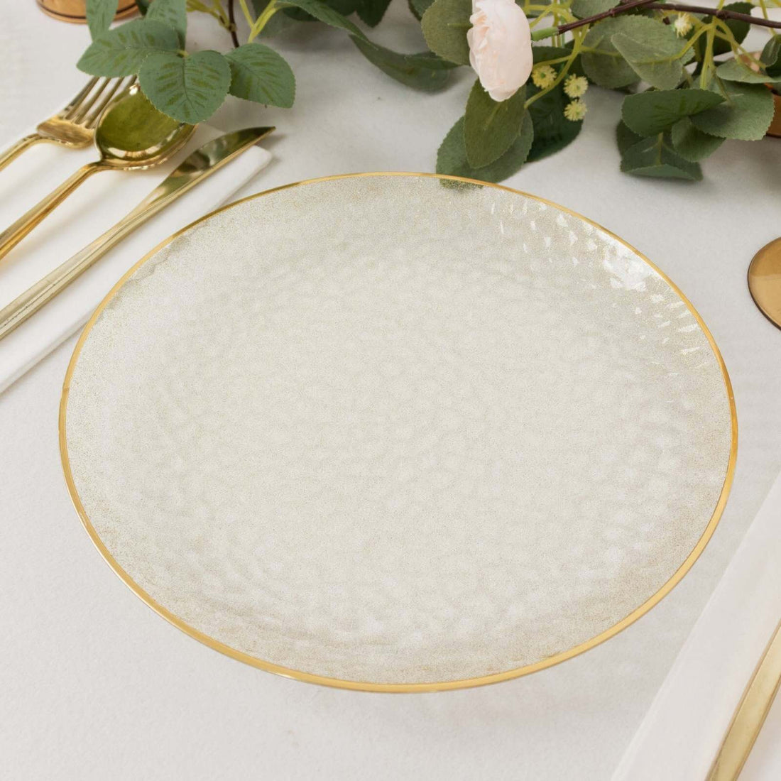 10 Pack Clear Hammered Plastic Dinner Plates With Gold Rim, Round Disposable Party