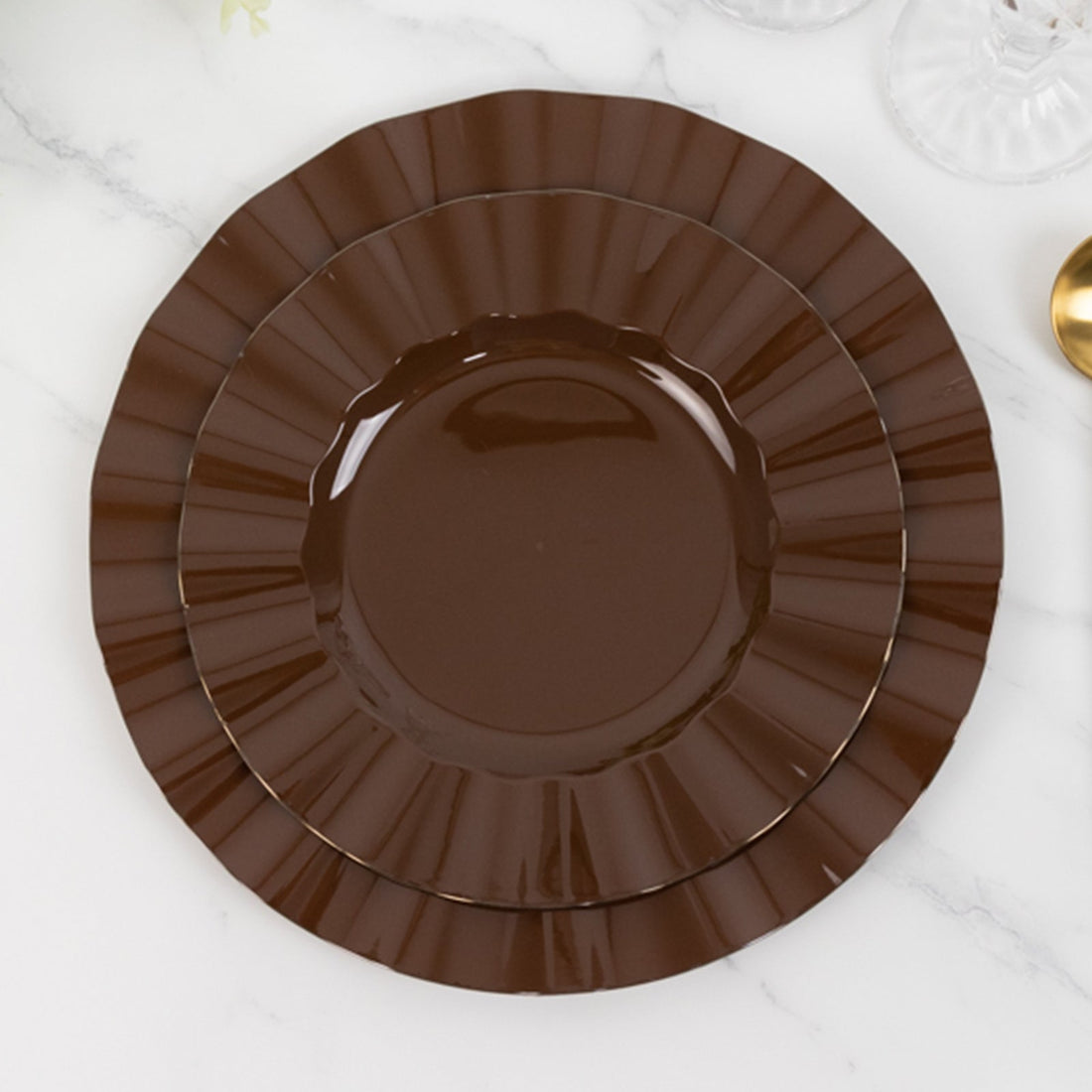 10 Pack Hard Plastic Dinner Plates with Gold Ruffled Rim, Heavy Duty Cinnamon Brown Disposable Round