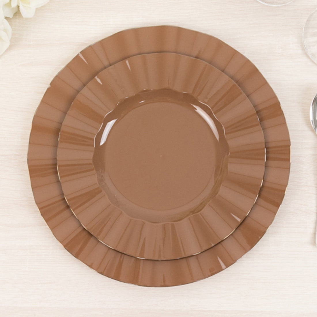 10 Pack Hard Plastic Dinner Plates with Gold Ruffled Rim, Heavy Duty Coffee Brown Disposable Round
