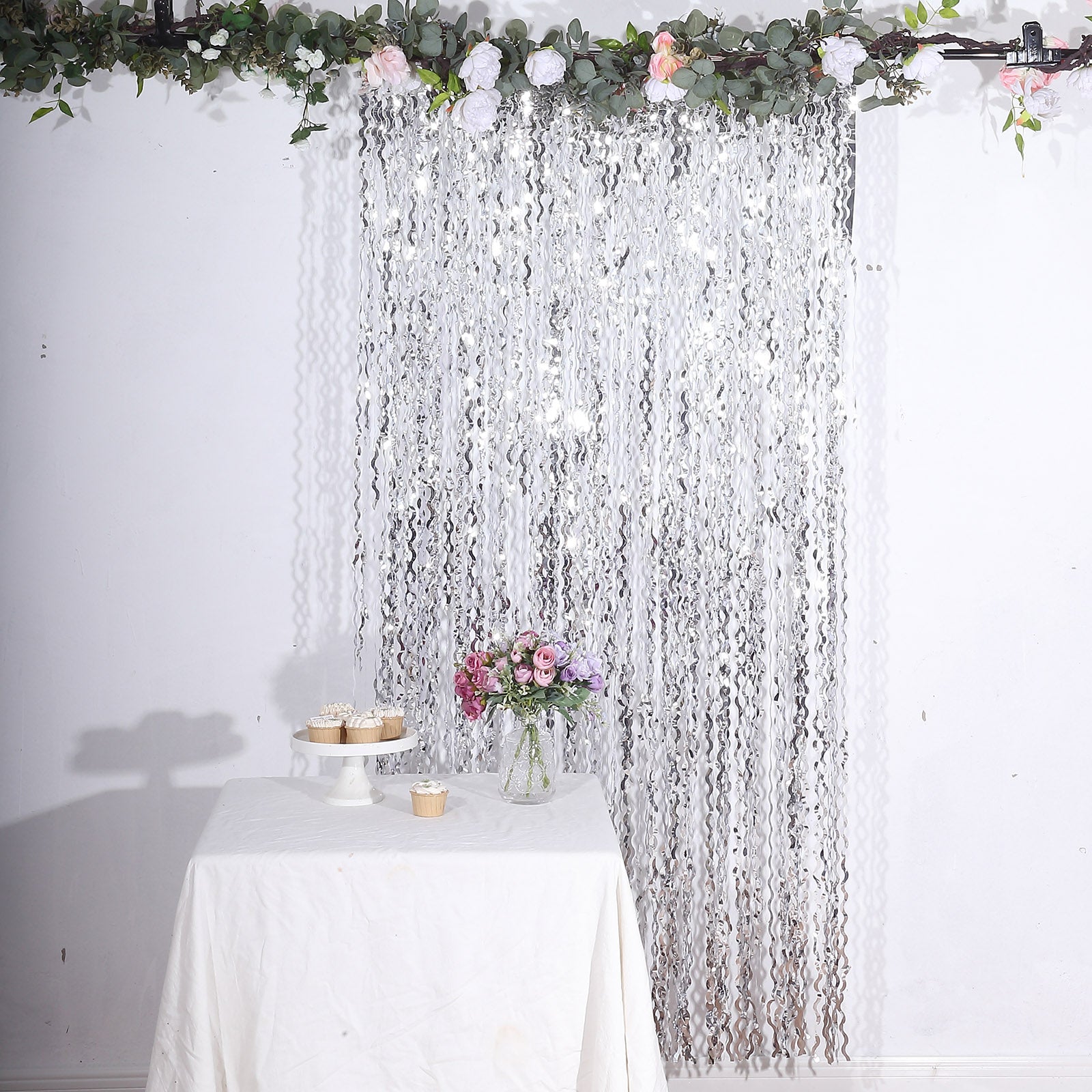 Red Heart Chain Foil Fringe Curtain Party Backdrop, Metallic Red Tinsel Streamer  Party Decor - Door Window Foil Curtain - 3ftx6.5ft