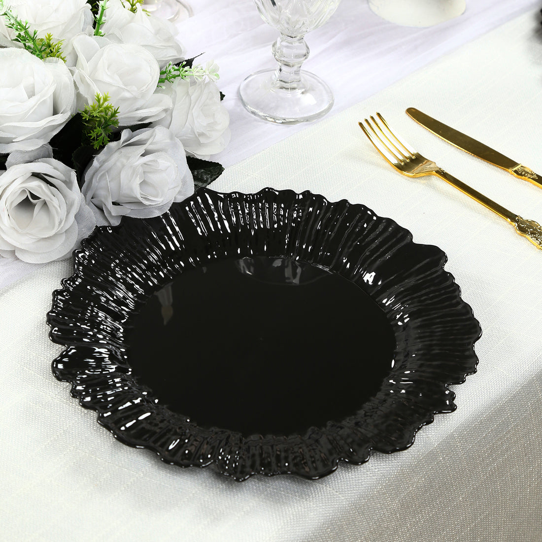 20-Pack Plastic Dinner Plates – 10" Black Reef Design Party Plates – Elegant Disposable Tableware