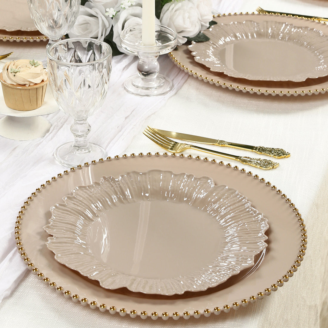 20-Pack Plastic Dinner Plates – 10" Taupe Reef Design Party Plates – Elegant Disposable Tableware