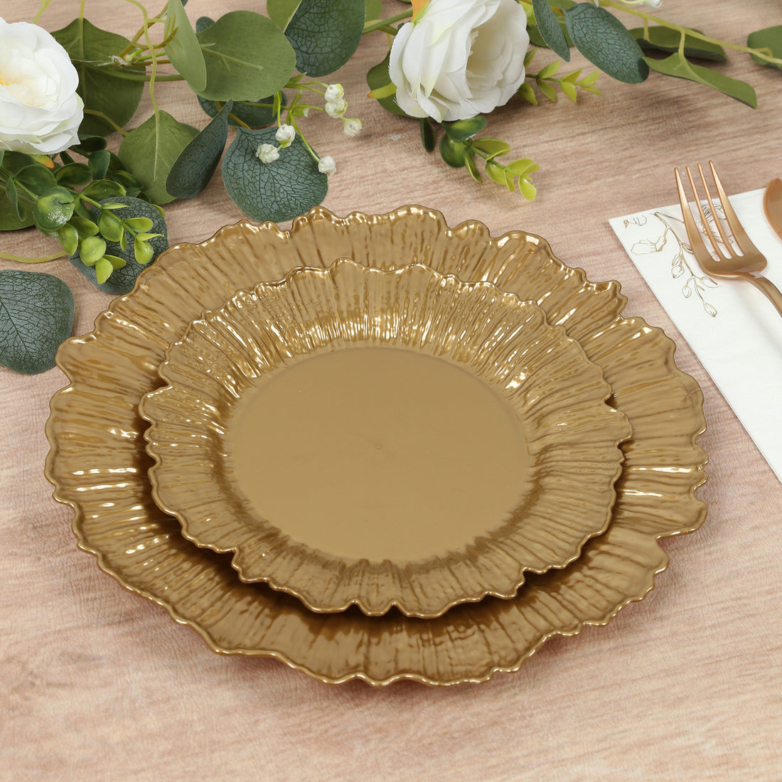 20-Pack Plastic Dessert Plates – 7inch Gold Reef Design Appetizer Salad Party Plates