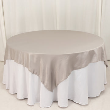 <h3 style="margin-left:0px;"><span style="background-color:transparent;color:#111111;">Elegant Silver Lamour Satin Overlay for Timeless Table Decor</span>