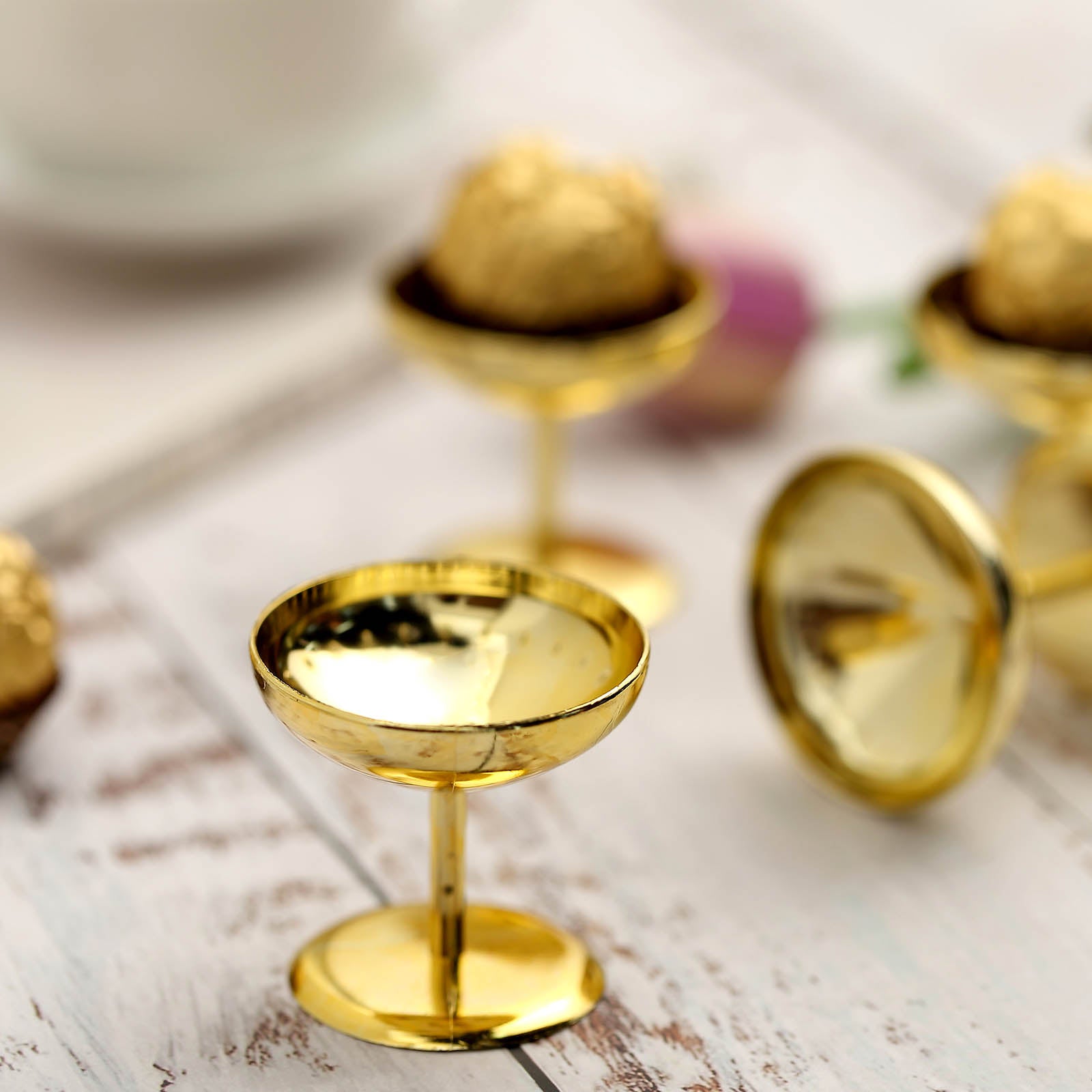 https://www.efavormart.com/cdn/shop/products/Gold-Plastic-Mini-Champagne-Glass-Dessert-Cups.jpg?v=1689405350
